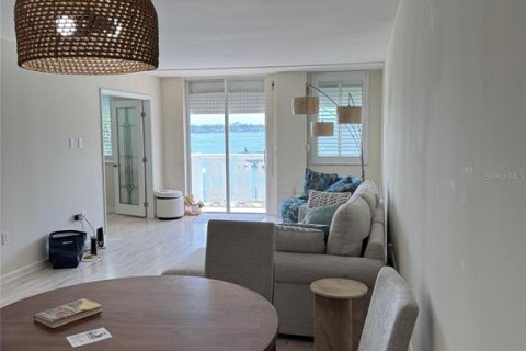 Condo in Daytona Beach, Florida, 2 bedrooms  № 2143310 - photo 26