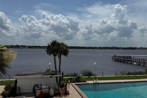 Condo in Daytona Beach, Florida, 2 bedrooms  № 2143310 - photo 14