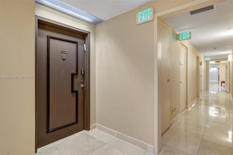 Купить кондоминиум в Авентура, Флорида 2 спальни, 142.14м2, № 2013342 - фото 2