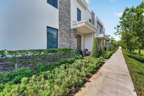 Townhouse in Fort Lauderdale, Florida 4 bedrooms, 171.31 sq.m. № 2086287 - photo 23