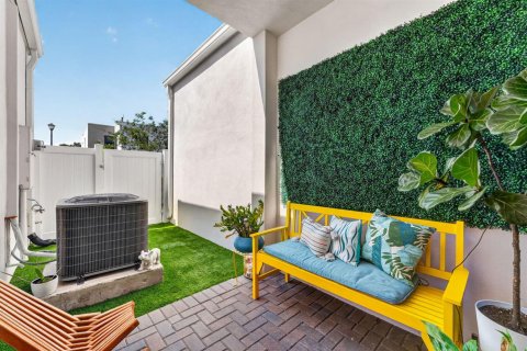 Townhouse in Fort Lauderdale, Florida 4 bedrooms, 171.31 sq.m. № 2086287 - photo 19