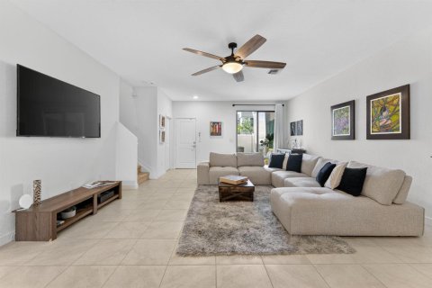 Townhouse in Fort Lauderdale, Florida 4 bedrooms, 171.31 sq.m. № 2086287 - photo 4