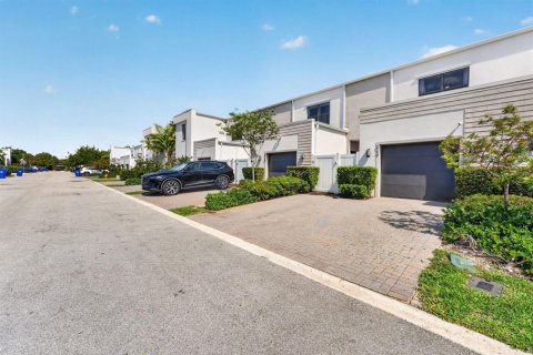 Townhouse in Fort Lauderdale, Florida 4 bedrooms, 171.31 sq.m. № 2086287 - photo 28