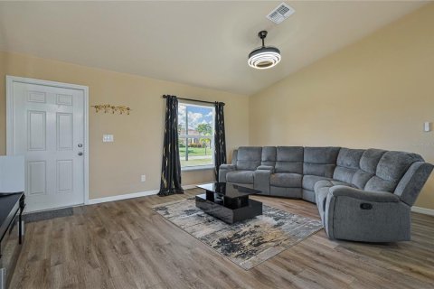 Villa ou maison à vendre à Cape Coral, Floride: 4 chambres, 149.85 m2 № 2398557 - photo 12