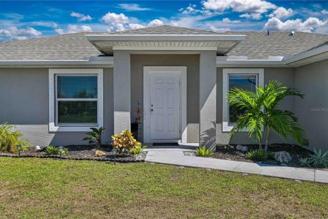 Villa ou maison à vendre à Cape Coral, Floride: 4 chambres, 149.85 m2 № 2398557 - photo 3