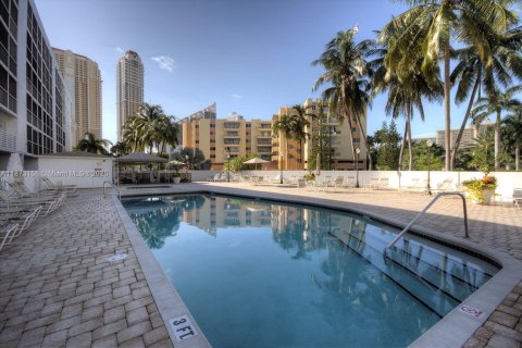 Condominio en Sunny Isles Beach, Florida, 2 dormitorios  № 1897902