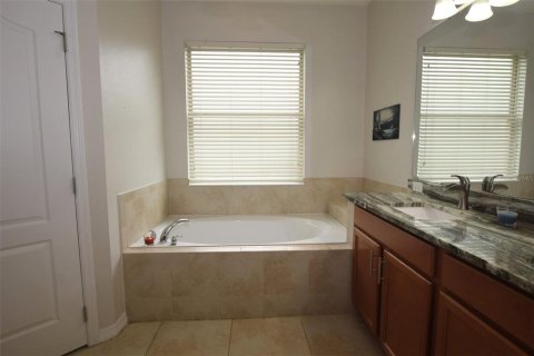 House in Clermont, Florida 3 bedrooms, 192.4 sq.m. № 2201304 - photo 6