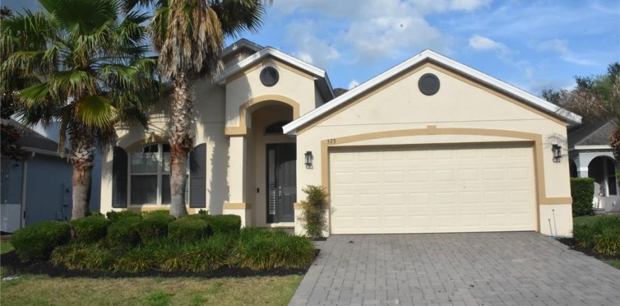 House in Clermont, Florida 3 bedrooms, 192.4 sq.m. № 2201304
