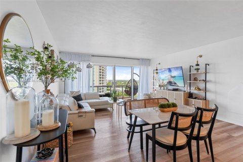 Condo in Miami, Florida, 1 bedroom  № 1874711 - photo 12