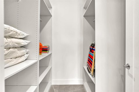 Apartment in Fort Lauderdale, Florida 3 bedrooms, 165.37 sq.m. № 2065383 - photo 12