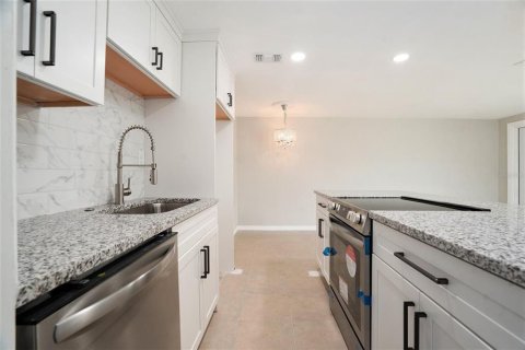 Casa en venta en New Port Richey, Florida, 2 dormitorios, 74.41 m2 № 1903848 - foto 14
