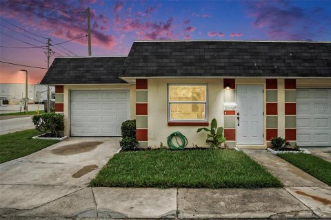 Casa en venta en New Port Richey, Florida, 2 dormitorios, 74.41 m2 № 1903848 - foto 1