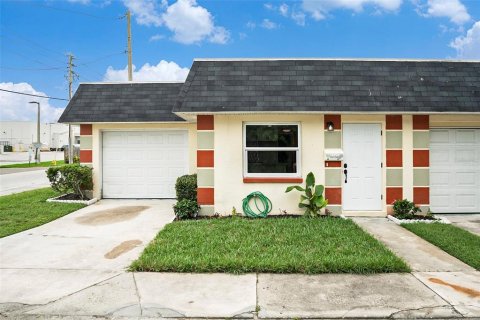Casa en venta en New Port Richey, Florida, 2 dormitorios, 74.41 m2 № 1903848 - foto 5
