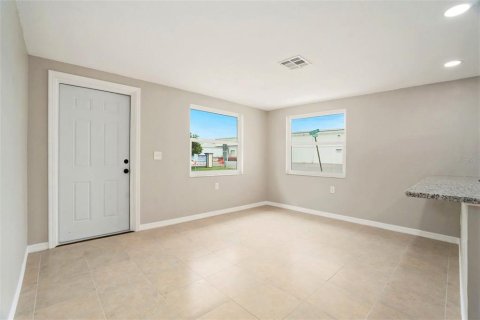Casa en venta en New Port Richey, Florida, 2 dormitorios, 74.41 m2 № 1903848 - foto 8