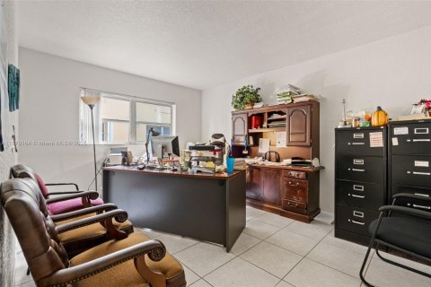 Купить кондоминиум в Лантана, Флорида 2 спальни, 70.05м2, № 1979444 - фото 5