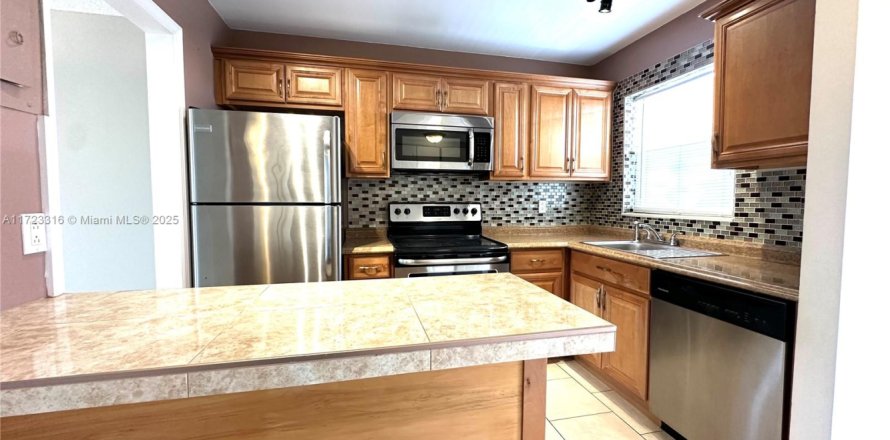 Condo in Sunrise, Florida, 2 bedrooms № 1474376