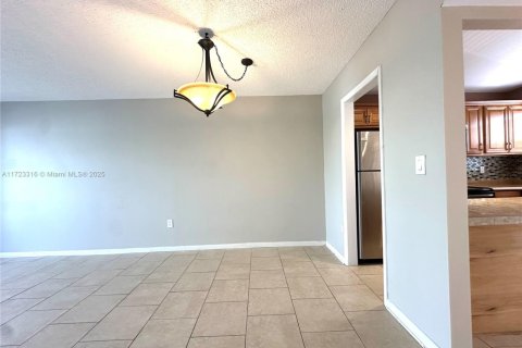 Condo in Sunrise, Florida, 2 bedrooms  № 1474376 - photo 21