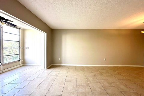 Condo in Sunrise, Florida, 2 bedrooms  № 1474376 - photo 23
