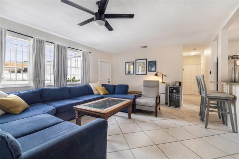 Villa ou maison à louer à Miami, Floride: 3 chambres, 83.61 m2 № 1892231 - photo 3