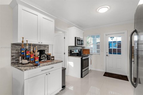 Propiedad comercial en alquiler en Homestead, Florida, 4 dormitorios, 199.74 m2 № 2054633 - foto 8