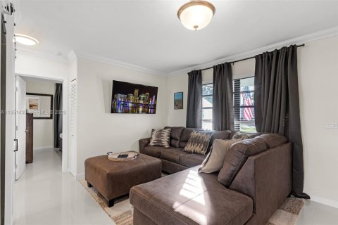 Propiedad comercial en alquiler en Homestead, Florida, 4 dormitorios, 199.74 m2 № 2054633 - foto 5