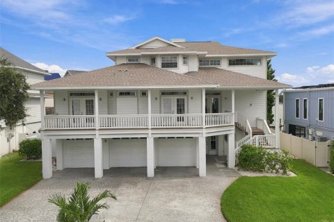 Casa en Saint Pete Beach, Florida 3 dormitorios, 332.22 m2 № 2399457