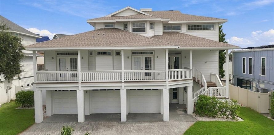 Casa en Saint Pete Beach, Florida 3 dormitorios, 332.22 m2 № 2399457
