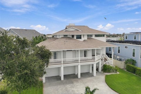 Casa en venta en Saint Pete Beach, Florida, 3 dormitorios, 332.22 m2 № 2399457 - foto 2