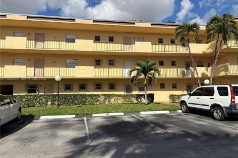 Condo in Hollywood, Florida, 1 bedroom № 1994955 - photo 5
