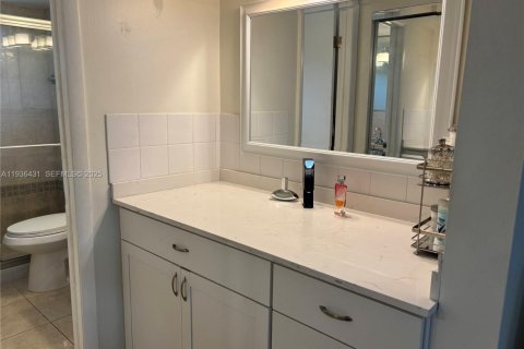 Condo in Hollywood, Florida, 1 bedroom № 1994955 - photo 20