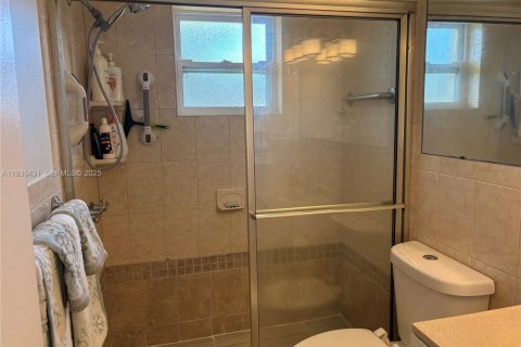 Condo in Hollywood, Florida, 1 bedroom № 1994955 - photo 23