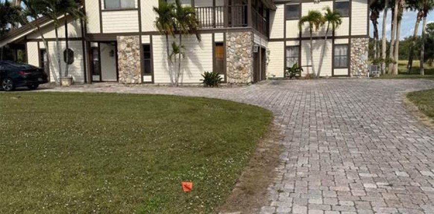 House in Saint Lucie, Florida 6 bedrooms, 382.94 sq.m. № 1918839