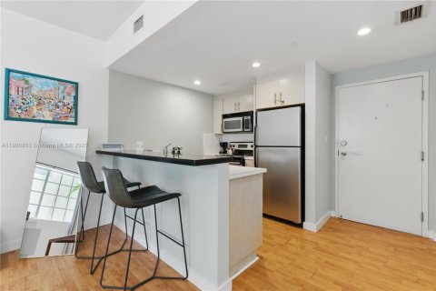 Condominio en venta en Miami Beach, Florida, 1 dormitorio, 44.59 m2 № 1952196 - foto 2