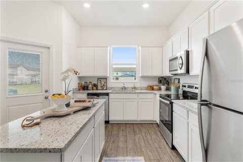 Townhouse in Dundee, Florida 3 bedrooms, 160.81 sq.m. № 1899283 - photo 16