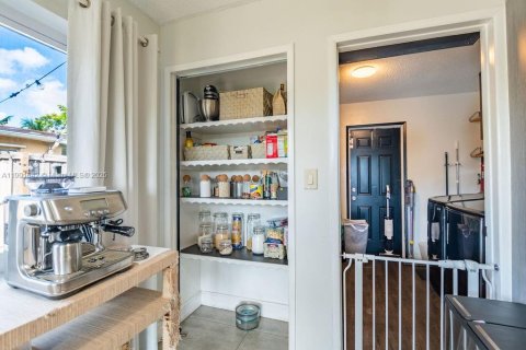 House in Lauderdale Lakes, Florida 3 bedrooms, 103.21 sq.m. № 1953207 - photo 14