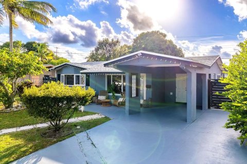 House in Lauderdale Lakes, Florida 3 bedrooms, 103.21 sq.m. № 1953207 - photo 2