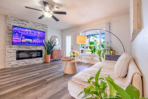 House in Lauderdale Lakes, Florida 3 bedrooms, 103.21 sq.m. № 1953207 - photo 6