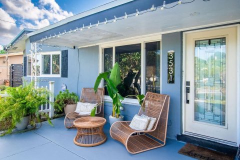 House in Lauderdale Lakes, Florida 3 bedrooms, 103.21 sq.m. № 1953207 - photo 3