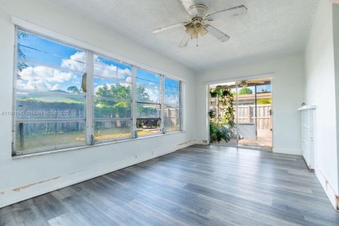 House in Lauderdale Lakes, Florida 3 bedrooms, 103.21 sq.m. № 1953207 - photo 10