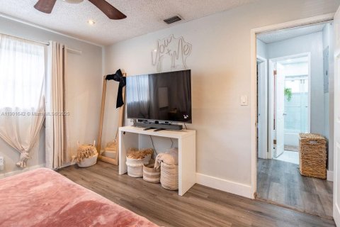 House in Lauderdale Lakes, Florida 3 bedrooms, 103.21 sq.m. № 1953207 - photo 18