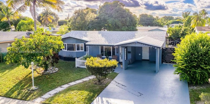 House in Lauderdale Lakes, Florida 3 bedrooms, 103.21 sq.m. № 1953207