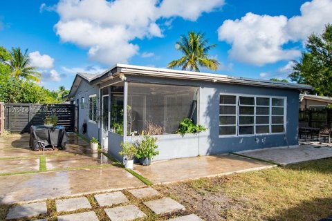 House in Lauderdale Lakes, Florida 3 bedrooms, 103.21 sq.m. № 1953207 - photo 25