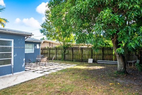 House in Lauderdale Lakes, Florida 3 bedrooms, 103.21 sq.m. № 1953207 - photo 26