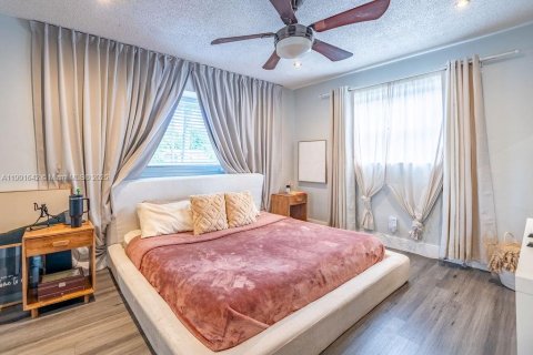 House in Lauderdale Lakes, Florida 3 bedrooms, 103.21 sq.m. № 1953207 - photo 17