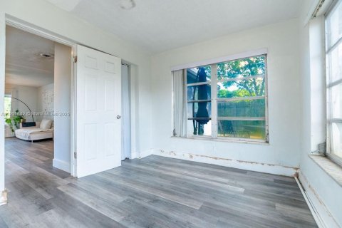 House in Lauderdale Lakes, Florida 3 bedrooms, 103.21 sq.m. № 1953207 - photo 8