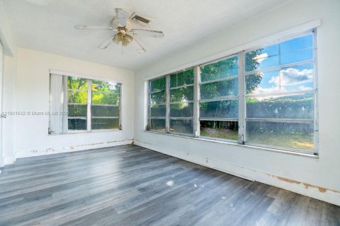 House in Lauderdale Lakes, Florida 3 bedrooms, 103.21 sq.m. № 1953207 - photo 9