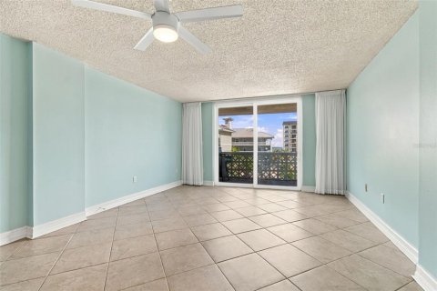 Condo in Dunedin, Florida, 2 bedrooms № 2380557 - photo 8