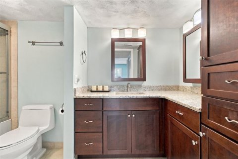 Condo in Dunedin, Florida, 2 bedrooms № 2380557 - photo 16
