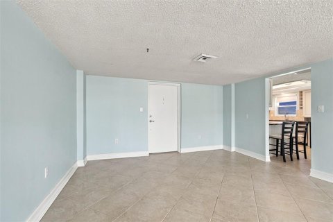 Condo in Dunedin, Florida, 2 bedrooms № 2380557 - photo 6