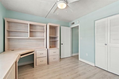 Condo in Dunedin, Florida, 2 bedrooms № 2380557 - photo 25